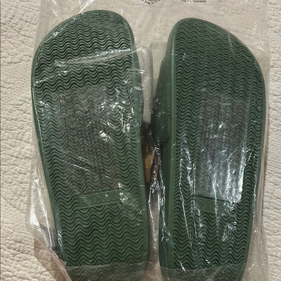 Victoria's Secret PINK Green Slide Sandals. NEW. Large - Picture 3 of 5